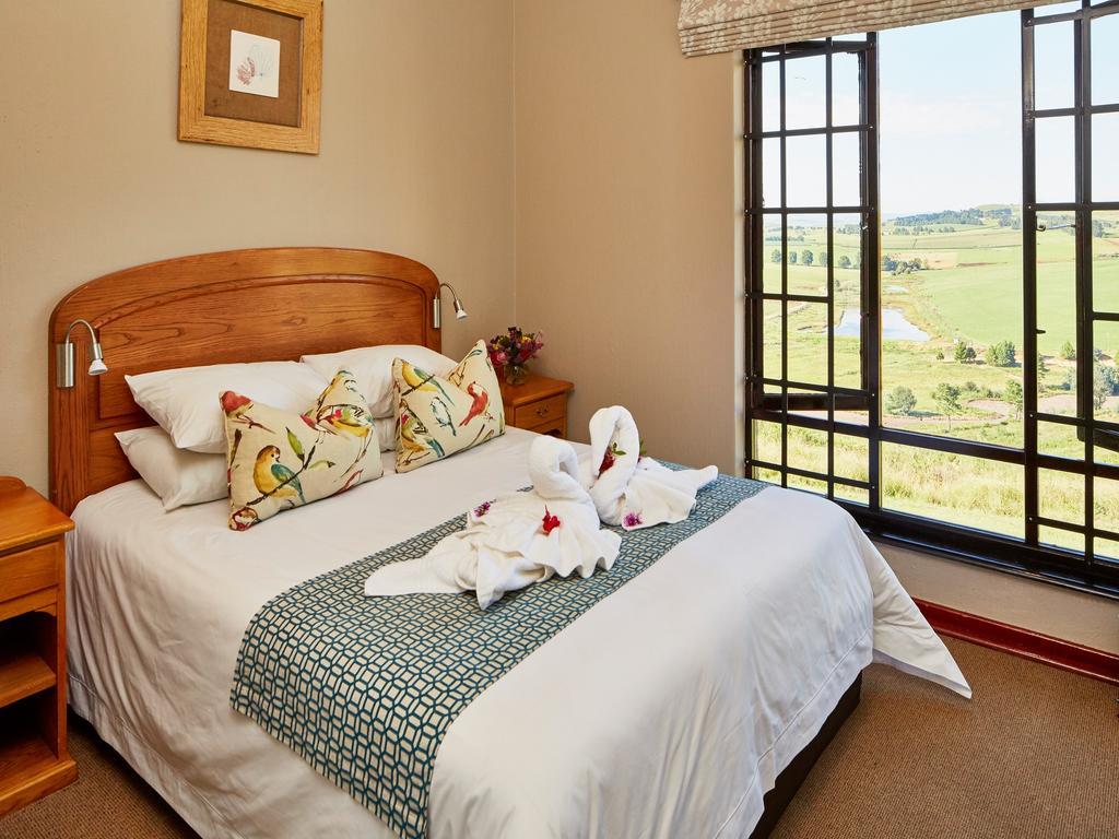 First Group Midlands Saddle And Trout Hotel Mooirivier Buitenkant foto