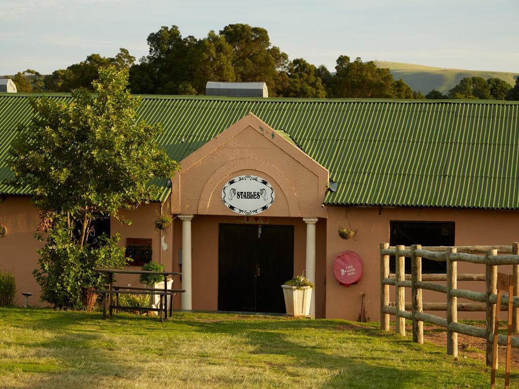 First Group Midlands Saddle And Trout Hotel Mooirivier Buitenkant foto