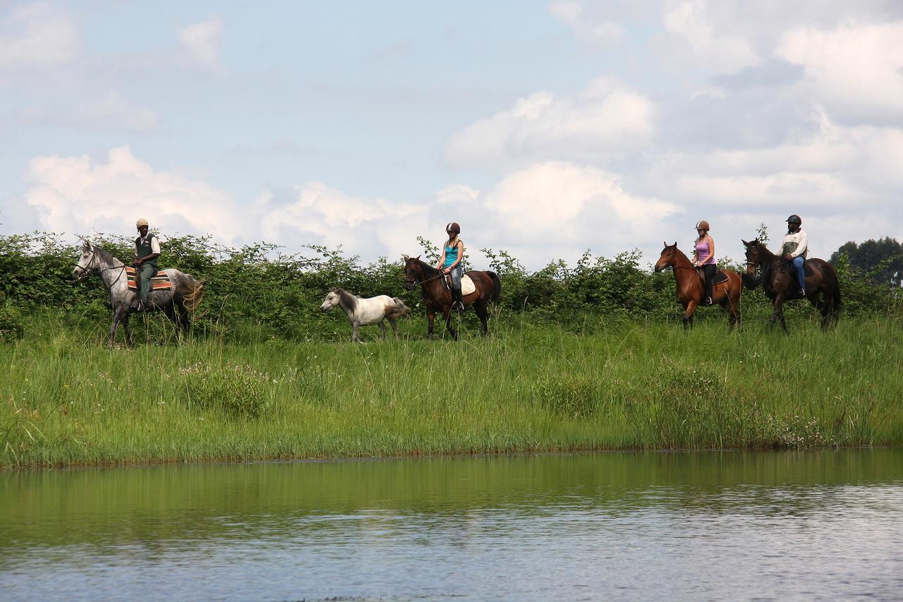 First Group Midlands Saddle And Trout Hotel Mooirivier Buitenkant foto