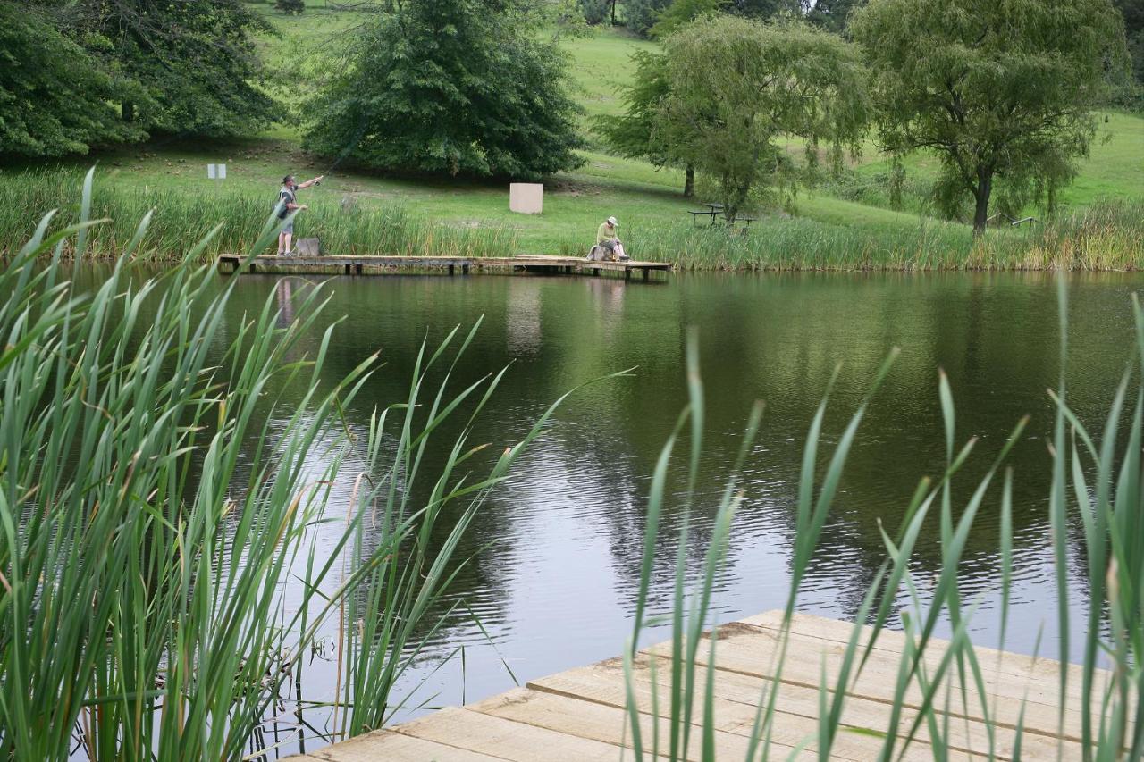 First Group Midlands Saddle And Trout Hotel Mooirivier Buitenkant foto