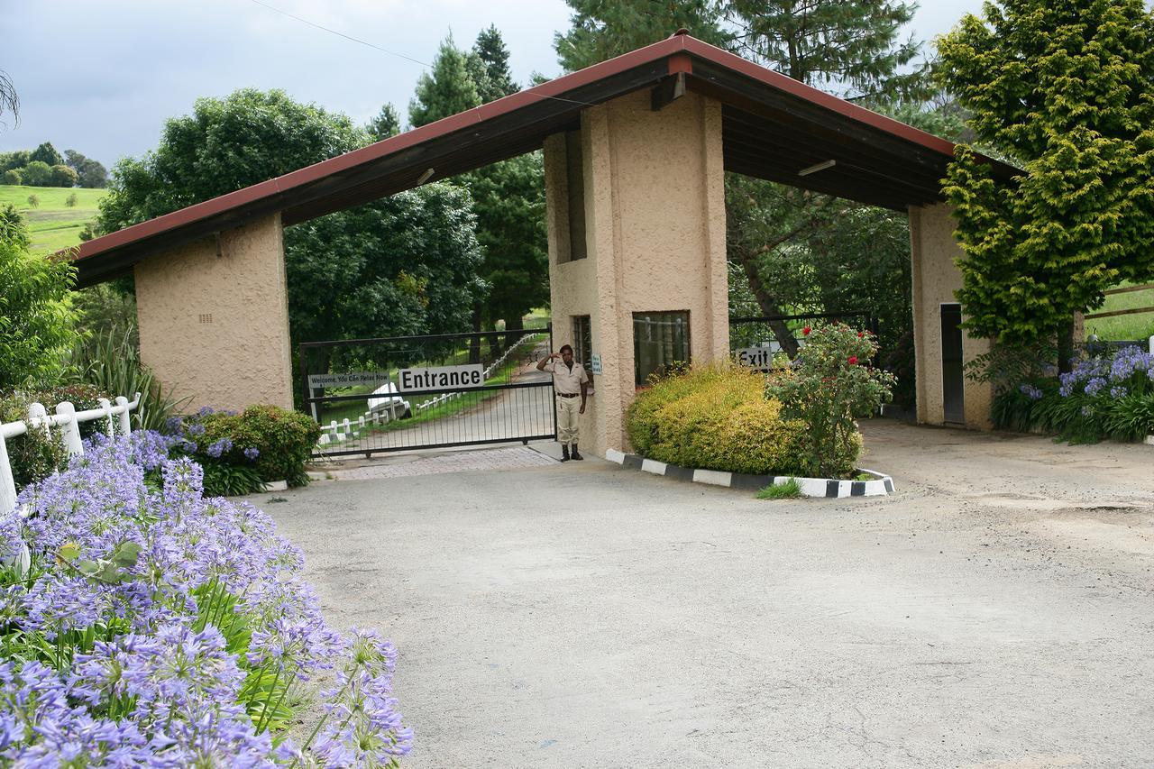 First Group Midlands Saddle And Trout Hotel Mooirivier Buitenkant foto