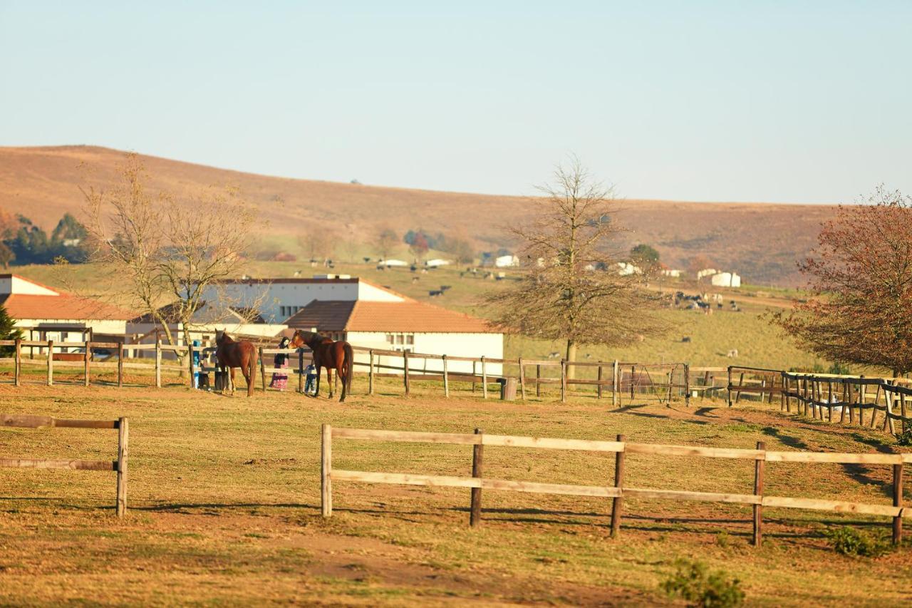 First Group Midlands Saddle And Trout Hotel Mooirivier Buitenkant foto